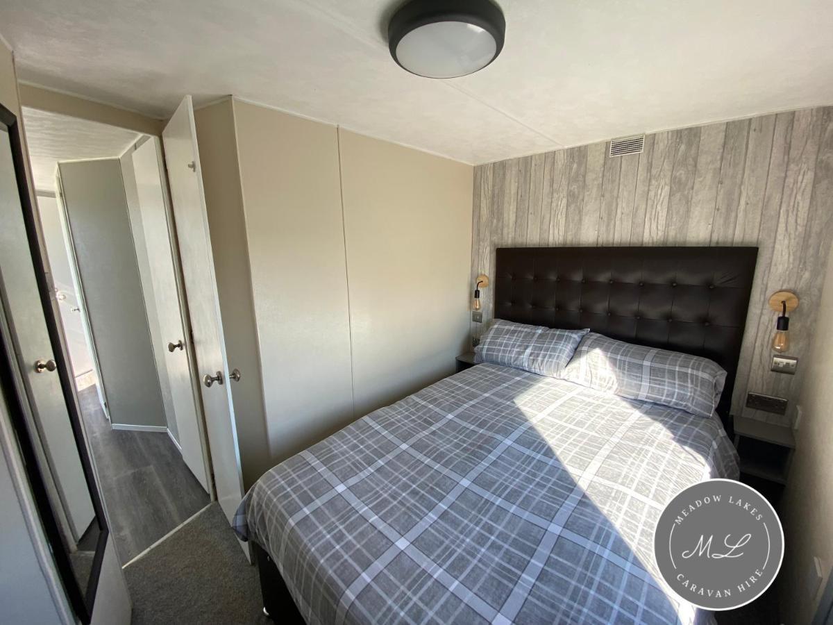 Meadow Lakes 22 - Golden Palm, Pet Friendly, Wifi, Bed Linen - Meadow Lakes Caravan & Lodge Hire Скегнес Екстериор снимка