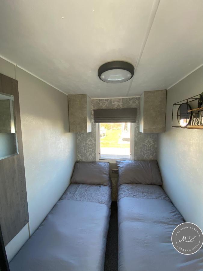 Meadow Lakes 22 - Golden Palm, Pet Friendly, Wifi, Bed Linen - Meadow Lakes Caravan & Lodge Hire Скегнес Екстериор снимка