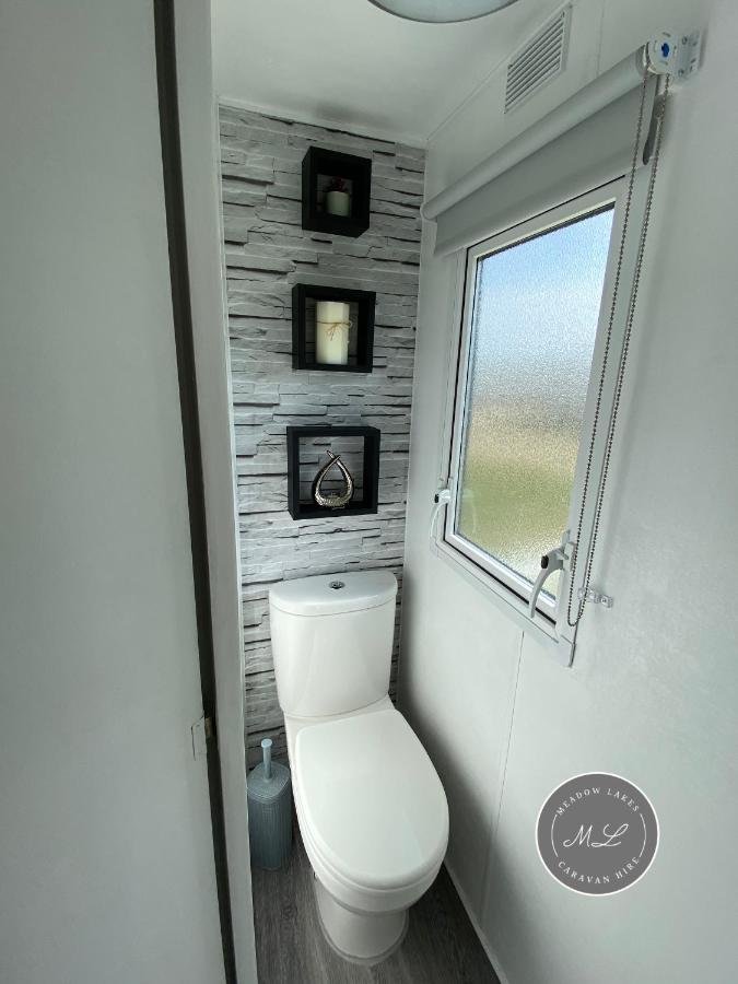 Meadow Lakes 22 - Golden Palm, Pet Friendly, Wifi, Bed Linen - Meadow Lakes Caravan & Lodge Hire Скегнес Екстериор снимка